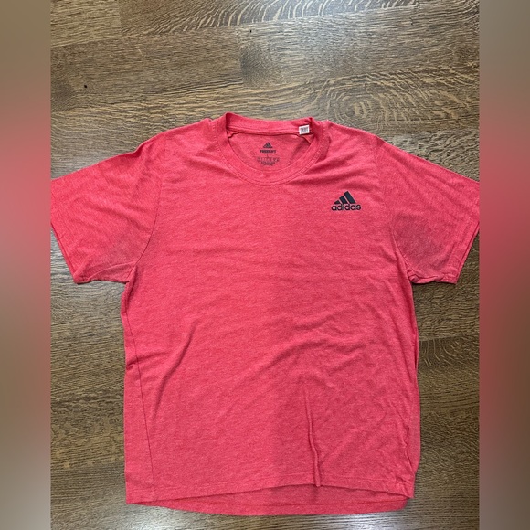 Men’s large Weathered red Adidas T-shirt with short sleeves black logo - Picture 1 of 5